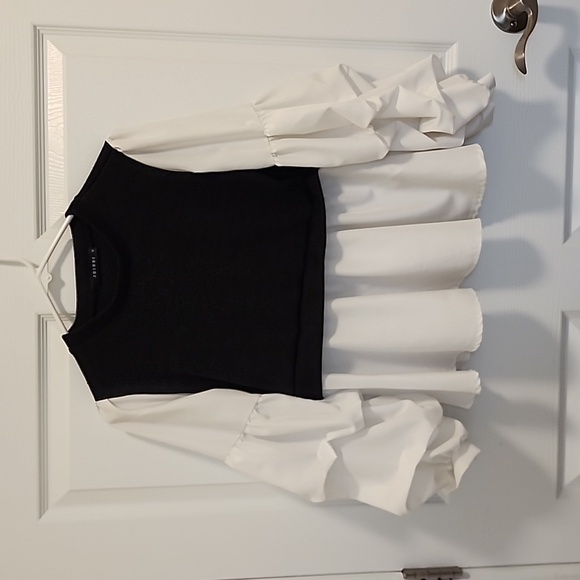 Jeikei - top - no size tag but more like S - Picture 1 of 7